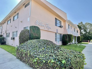 956 N Wilcox Ave 1-3 Beds Apartment for Rent Photo Gallery 1